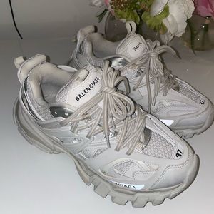 Authentic Womens Balenciaga track sneaker! Beautiful condition